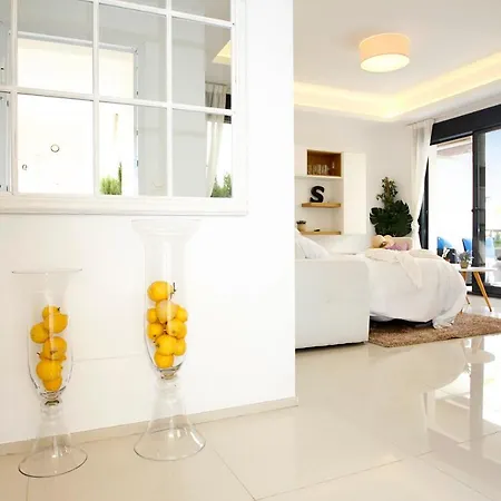 Fantastic With Ac, Pool And Bbq Hébergement de vacances