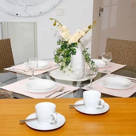 Fantastic With Ac, Pool And Bbq Hébergement de vacances