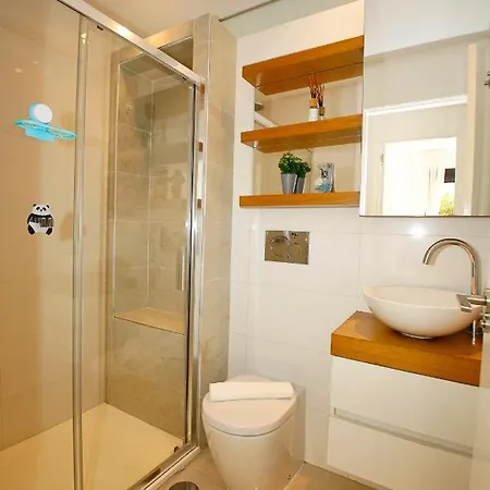 Fantastic With Ac, Pool And Bbq