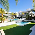 Дом отдыха Fantastic With Ac, Pool And Bbq *