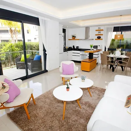Holiday home Fantastic With Ac, Pool And Bbq