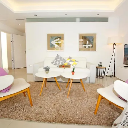 Fantastic With Ac, Pool And Bbq Holiday home *